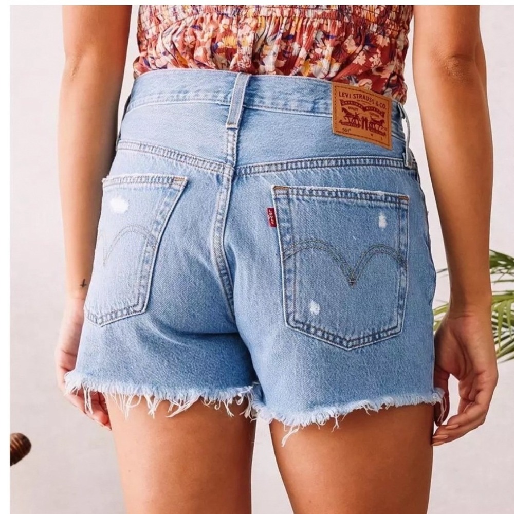 Levi's 501 Original High Rise Distressed Denim Shorts Medium Wash Size 25 - Picture 2 of 10